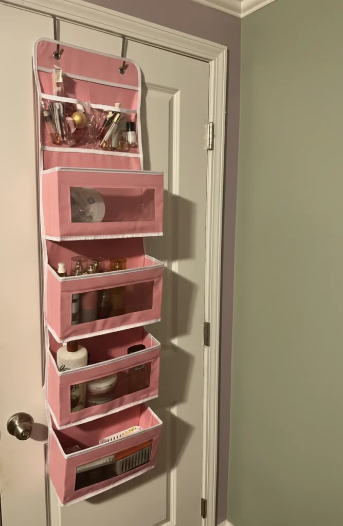 how to organize bathroom without shelves